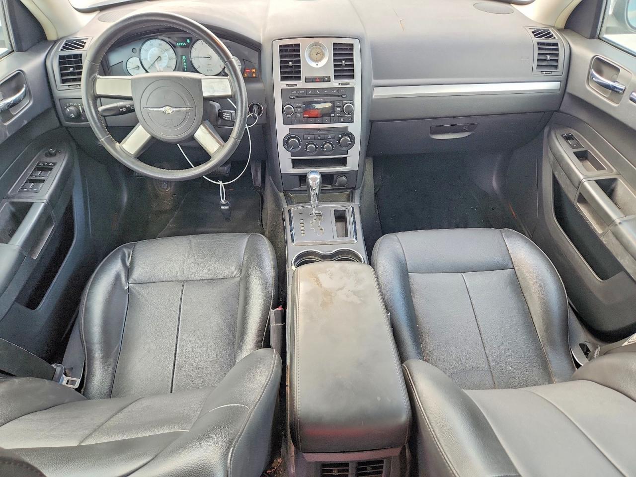 2010 Chrysler 300 VIN 2C3CA5CV4AH326562 photo 8