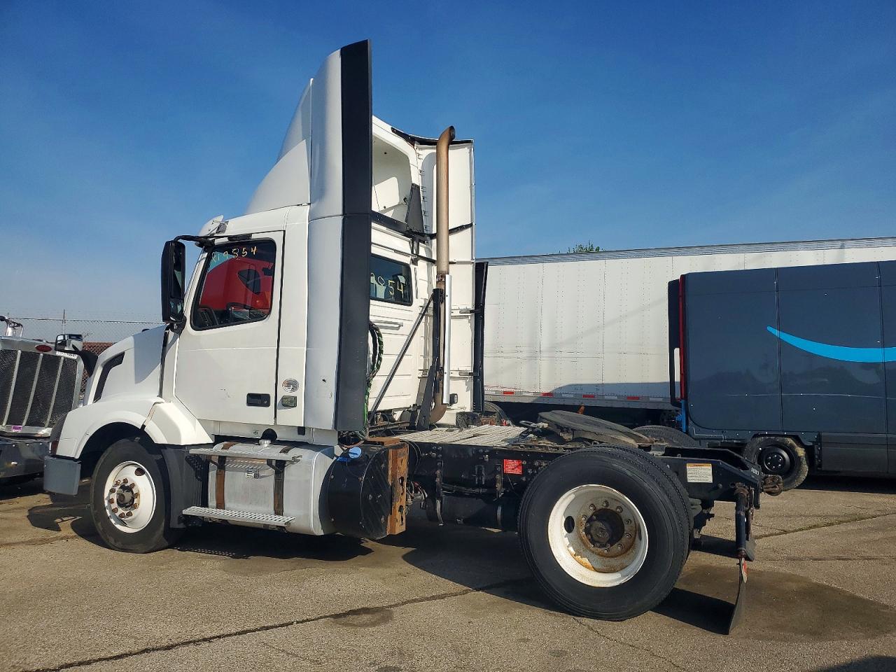 2017 Volvo Vn VIN 4V4N39TGXHN988210 photo 3