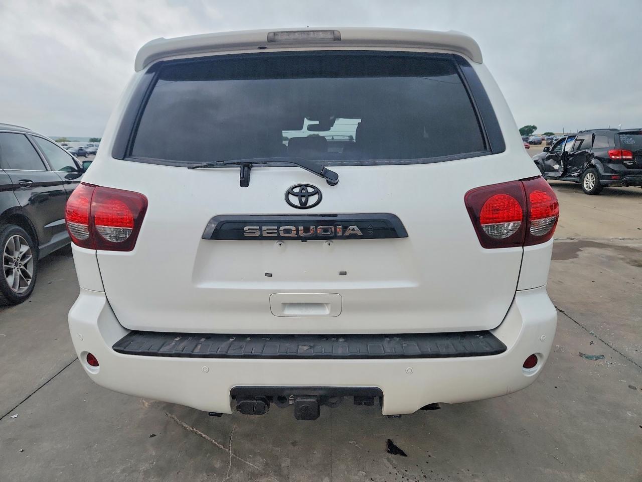 2021 Toyota Sequoia VIN 5TDHY5A11MS075874 photo 6