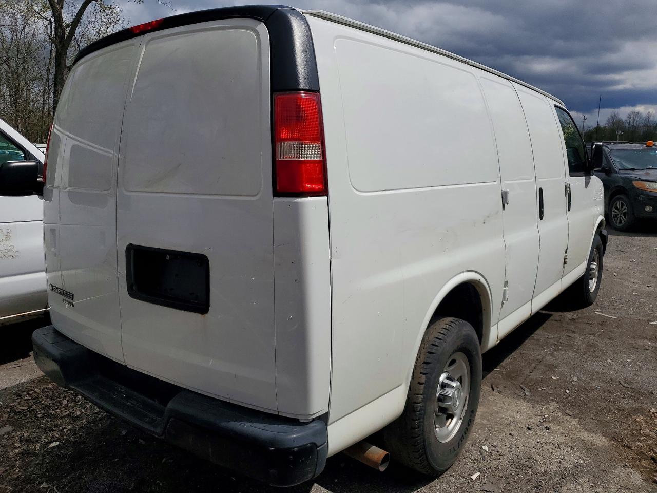2016 CHEV Express VIN 1GCWGAFF5G1215627 photo 3