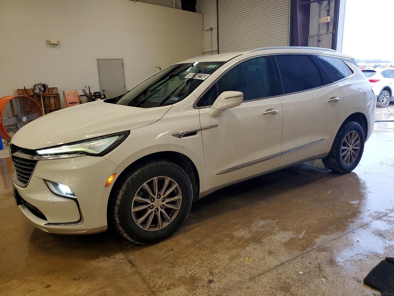 2022 Buick Enclave VIN 5GAERCKW9NJ134295 photo 1