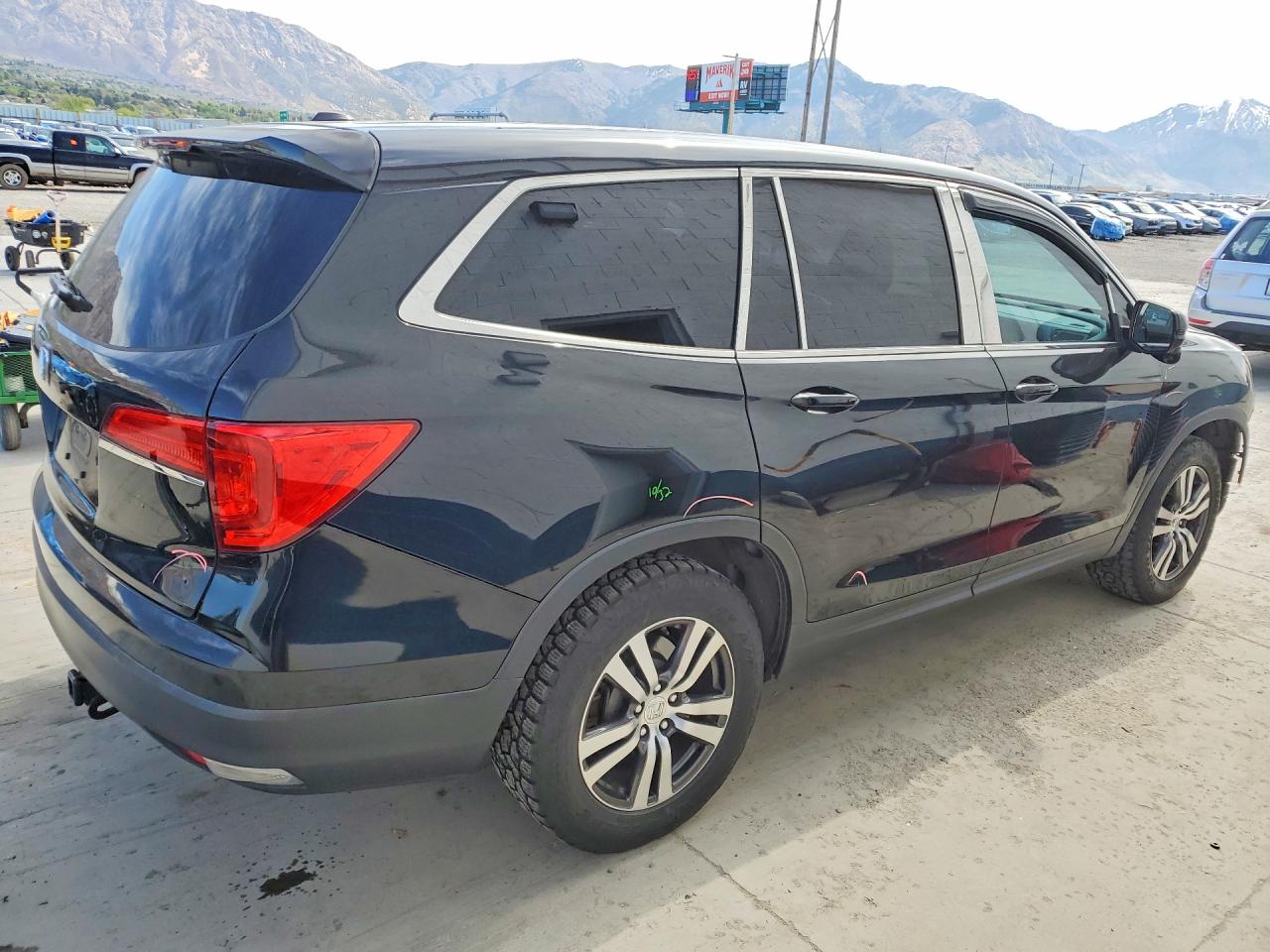 2016 Honda Pilot VIN 5FNYF5H5XGB033341 photo 3