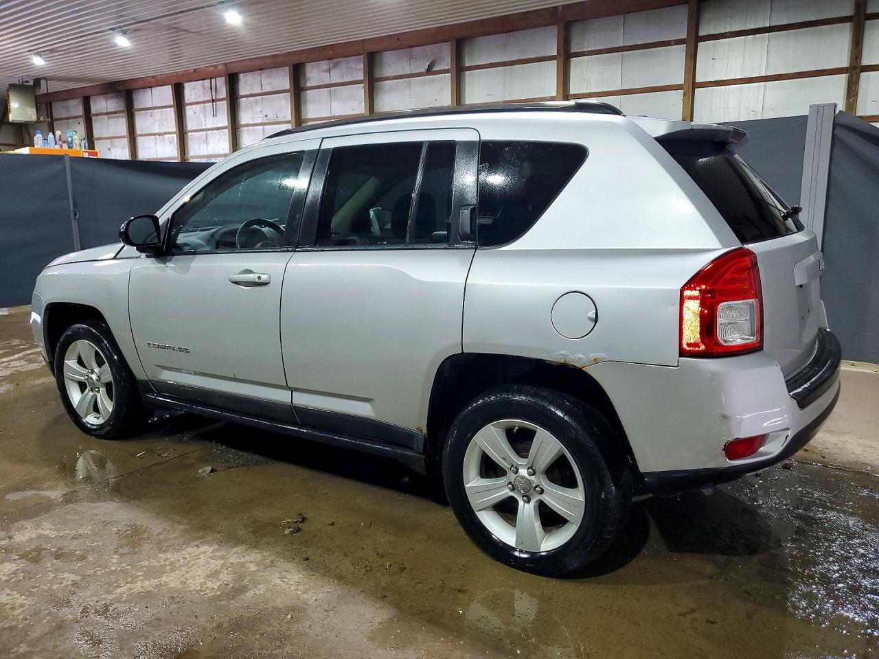 2011 Jeep Compass VIN 1J4NT1FA0BD137528 photo 2