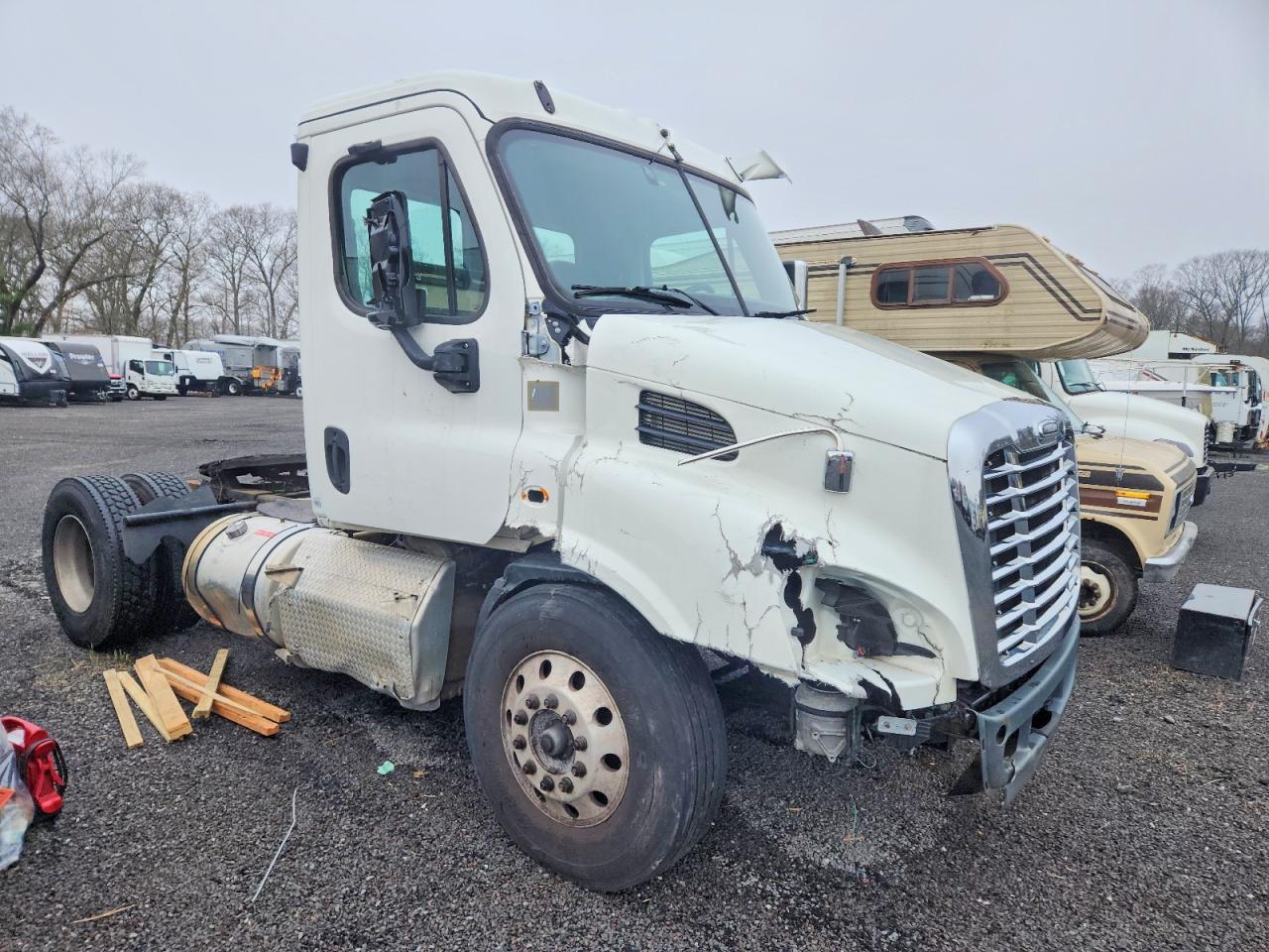 2018 FREIGHTLINER All other VIN 3AKBGADV7JDJU2444 photo 1