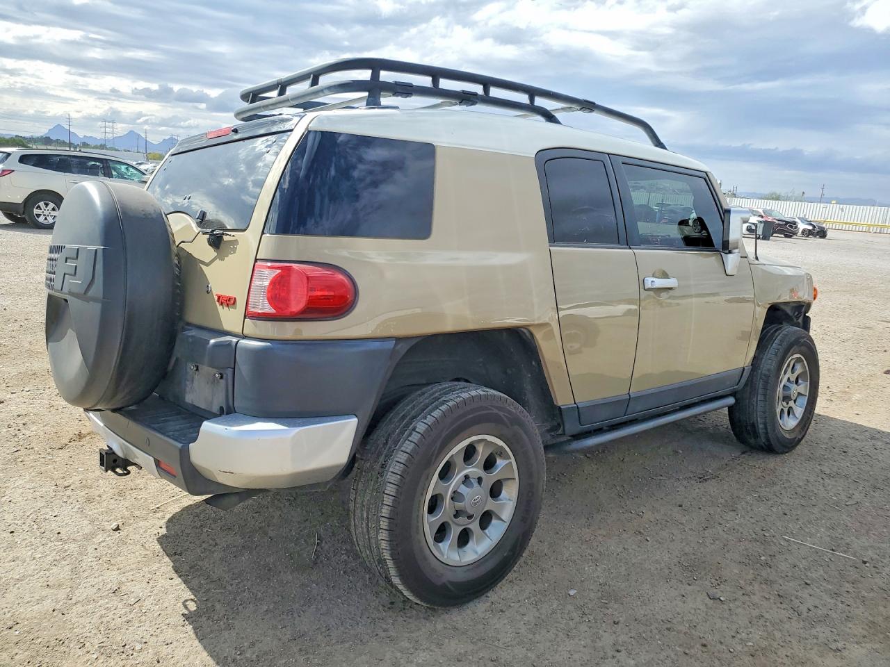 2011 Toyota Fj cruiser VIN JTEBU4BF0BK104156 photo 3