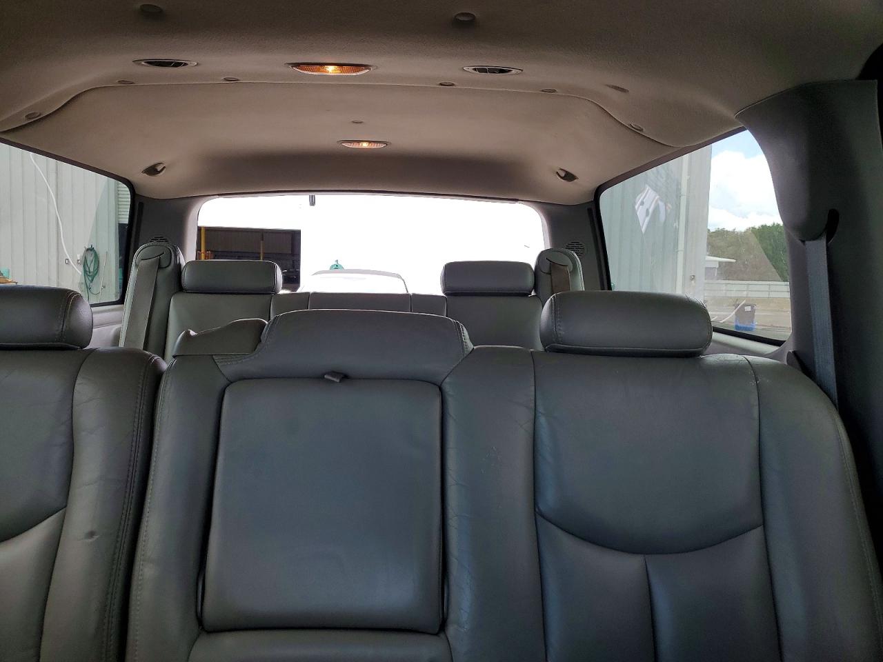 2006 CHEVROLET Suburban VIN 3GNFK16U06G130957 photo 10