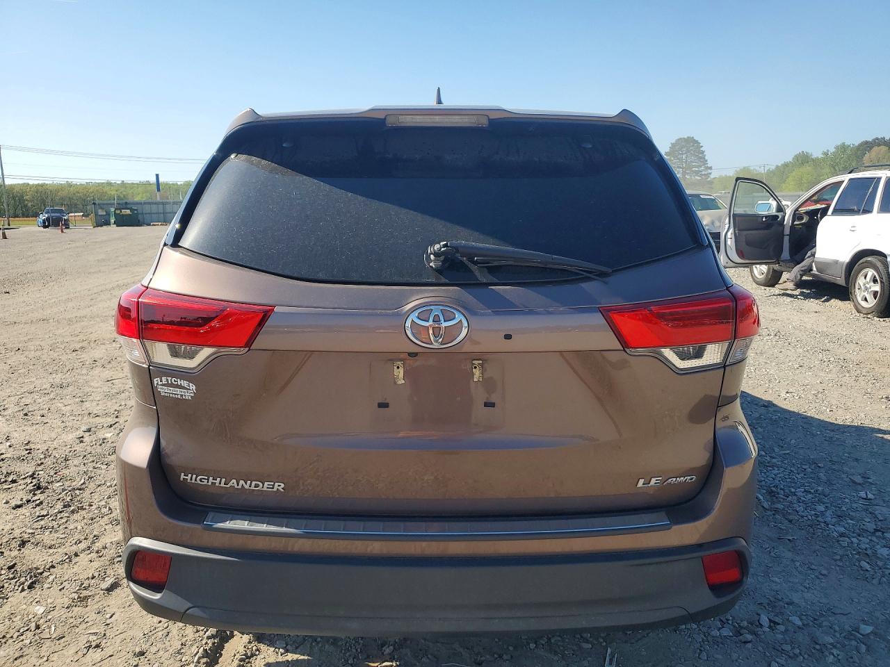 2019 Toyota Highlander VIN 5TDBZRFH7KS700663 photo 6