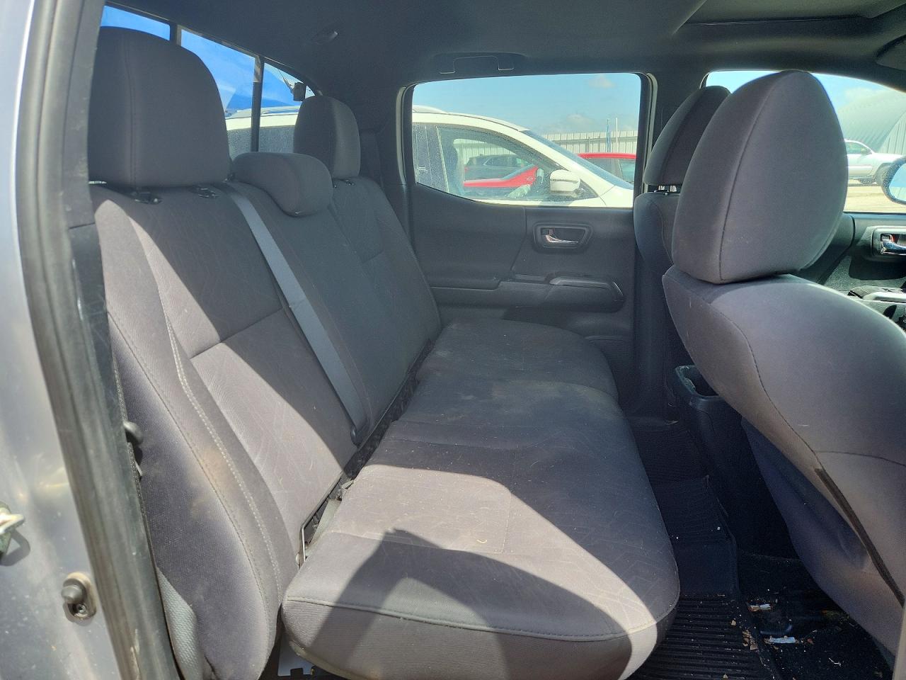 2017 Toyota Tacoma VIN 3TMDZ5BNXHM015756 photo 10