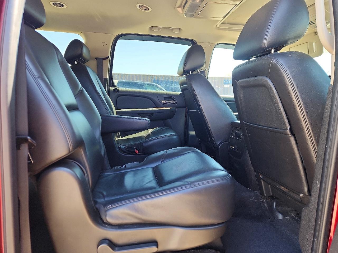 2010 Chevrolet Suburban VIN 1GNUKKE39AR278913 photo 10