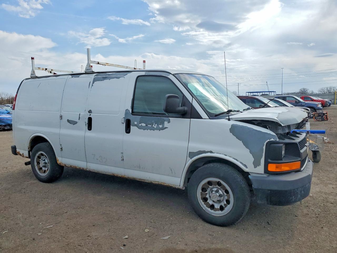 2011 CHEVROLET Express VIN 1GCSGAFX7B1184879 photo 4