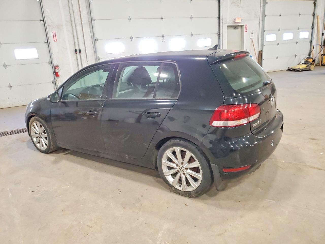 2014 Volkswagen Golf VIN WVWNM7AJ3EW007877 photo 2