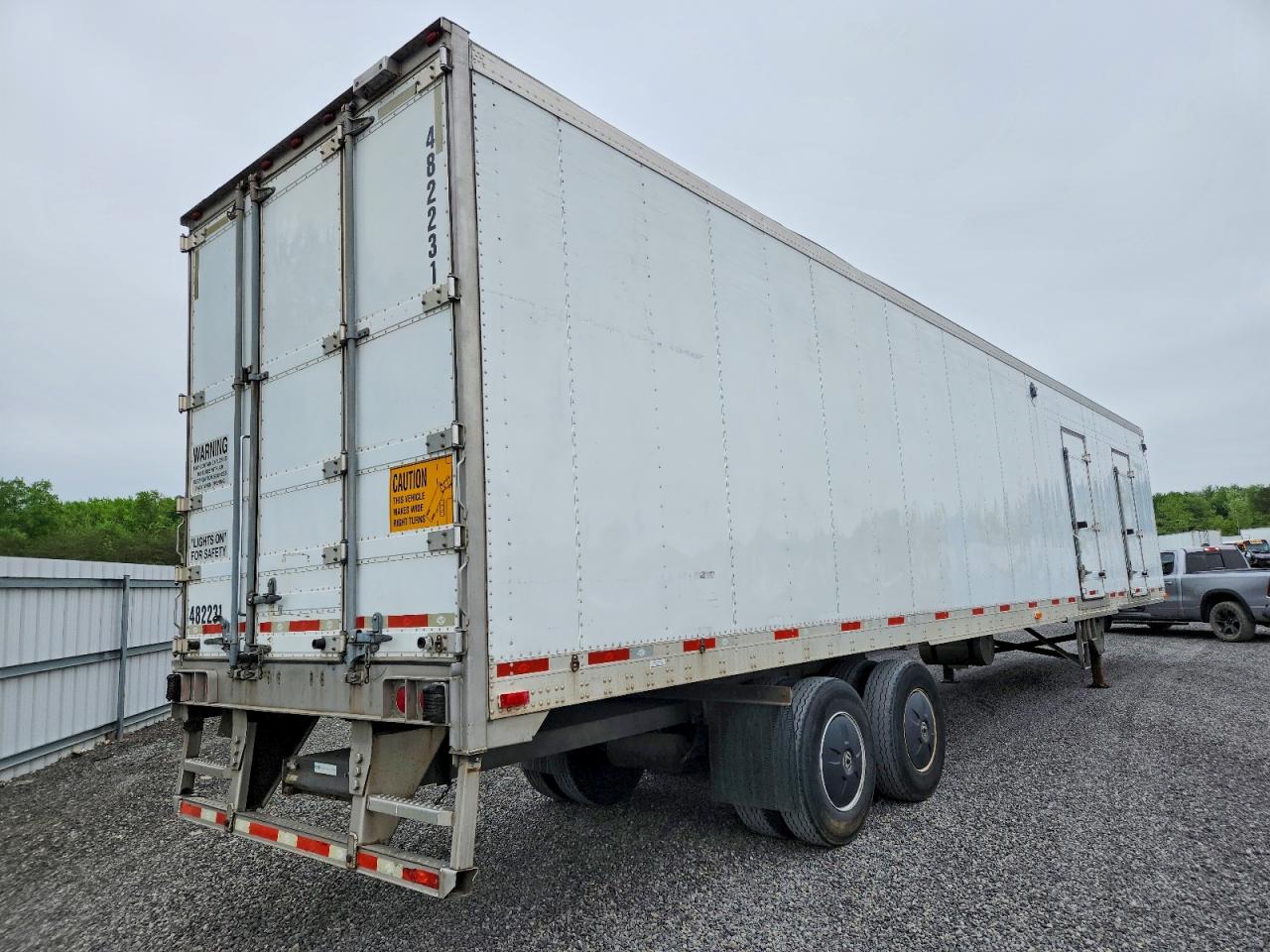 2015 UTILITY All models VIN 1UYVS2486FM408324 photo 4