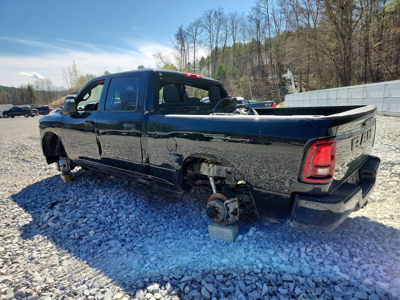 2025 RAM 2500 VIN 3C6UR5DJXSG529968 photo 2