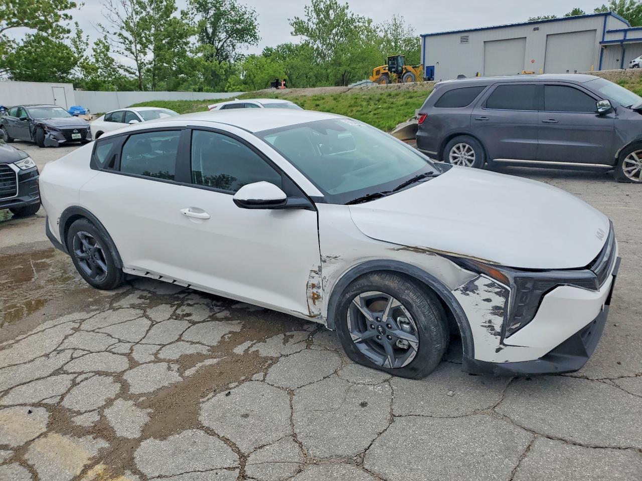 2026 Kia All other VIN 3KPFT4DE8TE286805 photo 4