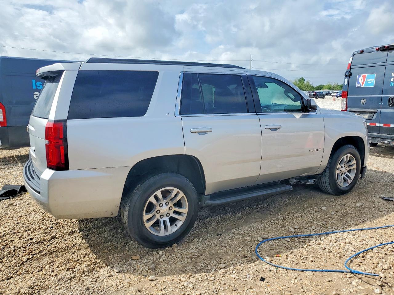 2020 Chevrolet Tahoe VIN 1GNSCBKC9LR130207 photo 3