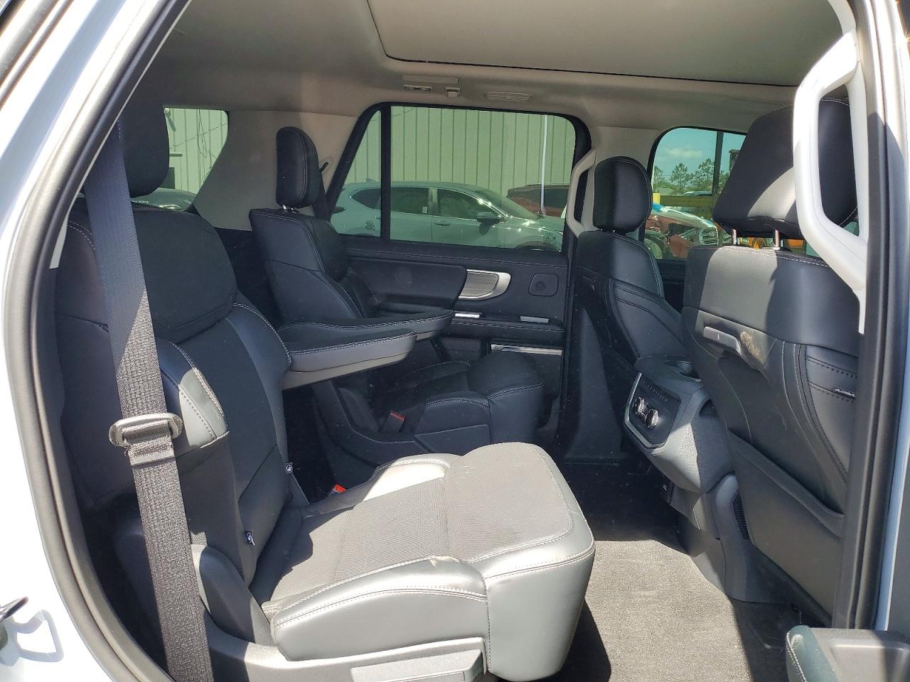 2025 Ford Expedition VIN 1FMJU1M89SEA73920 photo 11