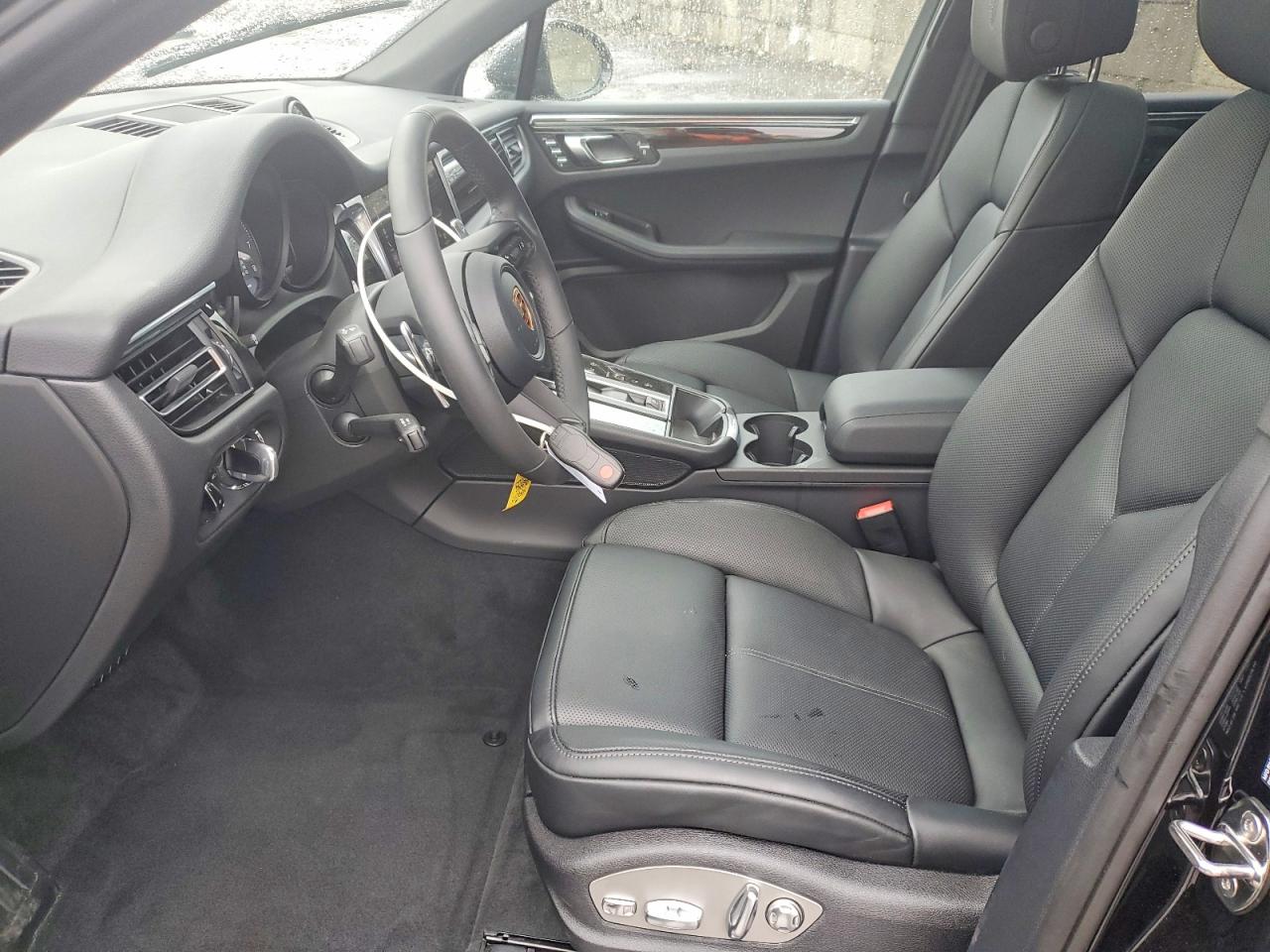 2026 Porsche Macan VIN WP1AG2A58TLB40353 photo 7