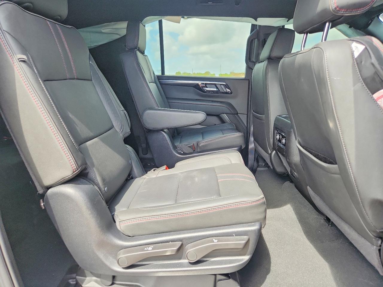 2025 Chevrolet Suburban VIN 1GNS5ERD1SR183007 photo 11