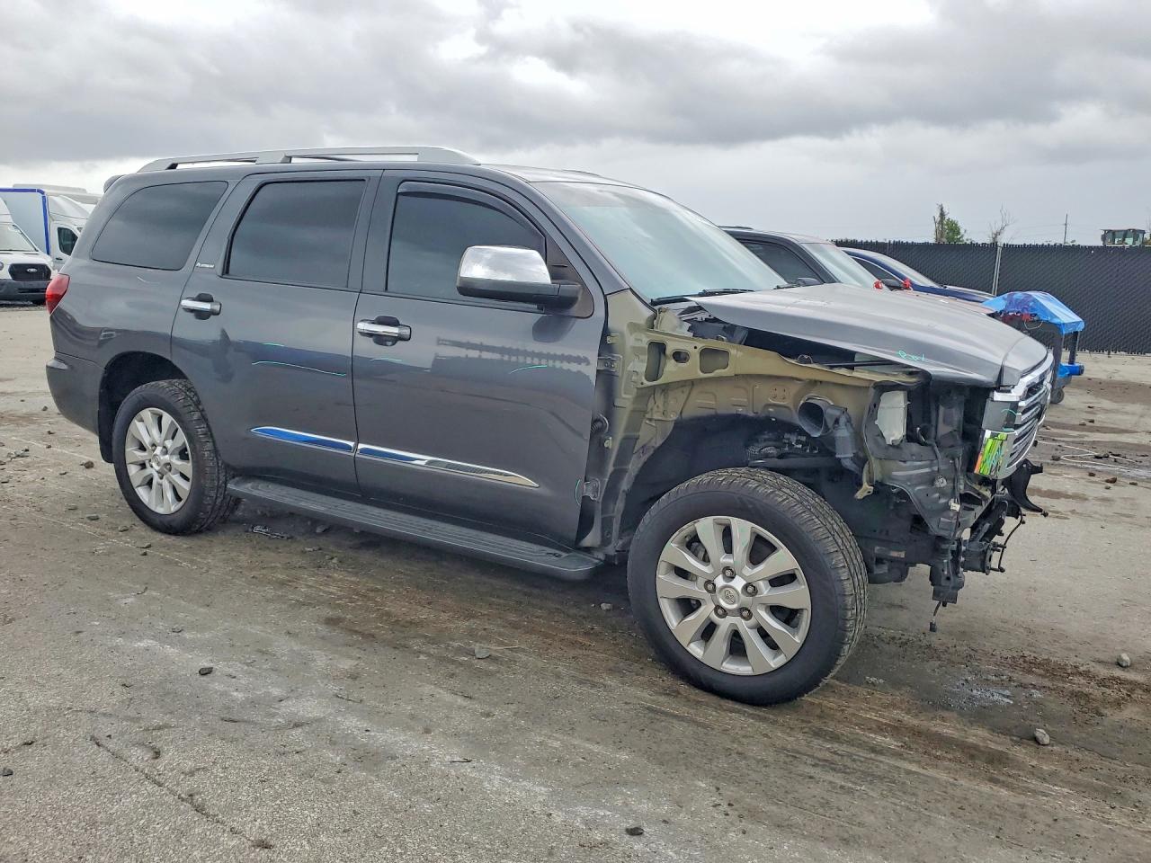 2021 Toyota Sequoia VIN 5TDGY5A14MS075556 photo 4