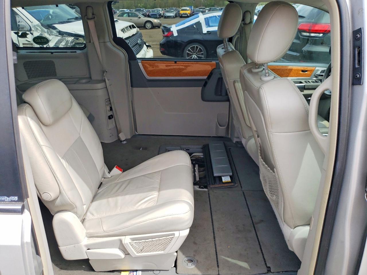 2009 CHRY Minivan VIN 2A8HR64X89R521059 photo 11