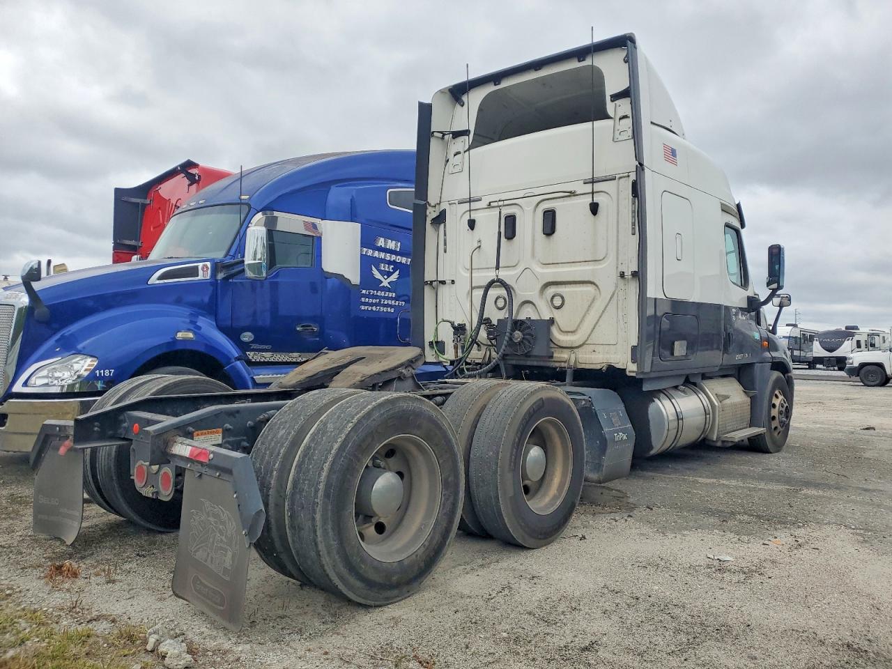 2017 FREIGHTLINER All other VIN 1FUGGLDR4HLJE0619 photo 4