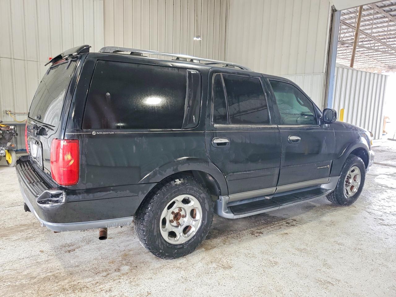 2001 LINCOLN Navigator VIN 5LMFU28AX1LJ02504 photo 3