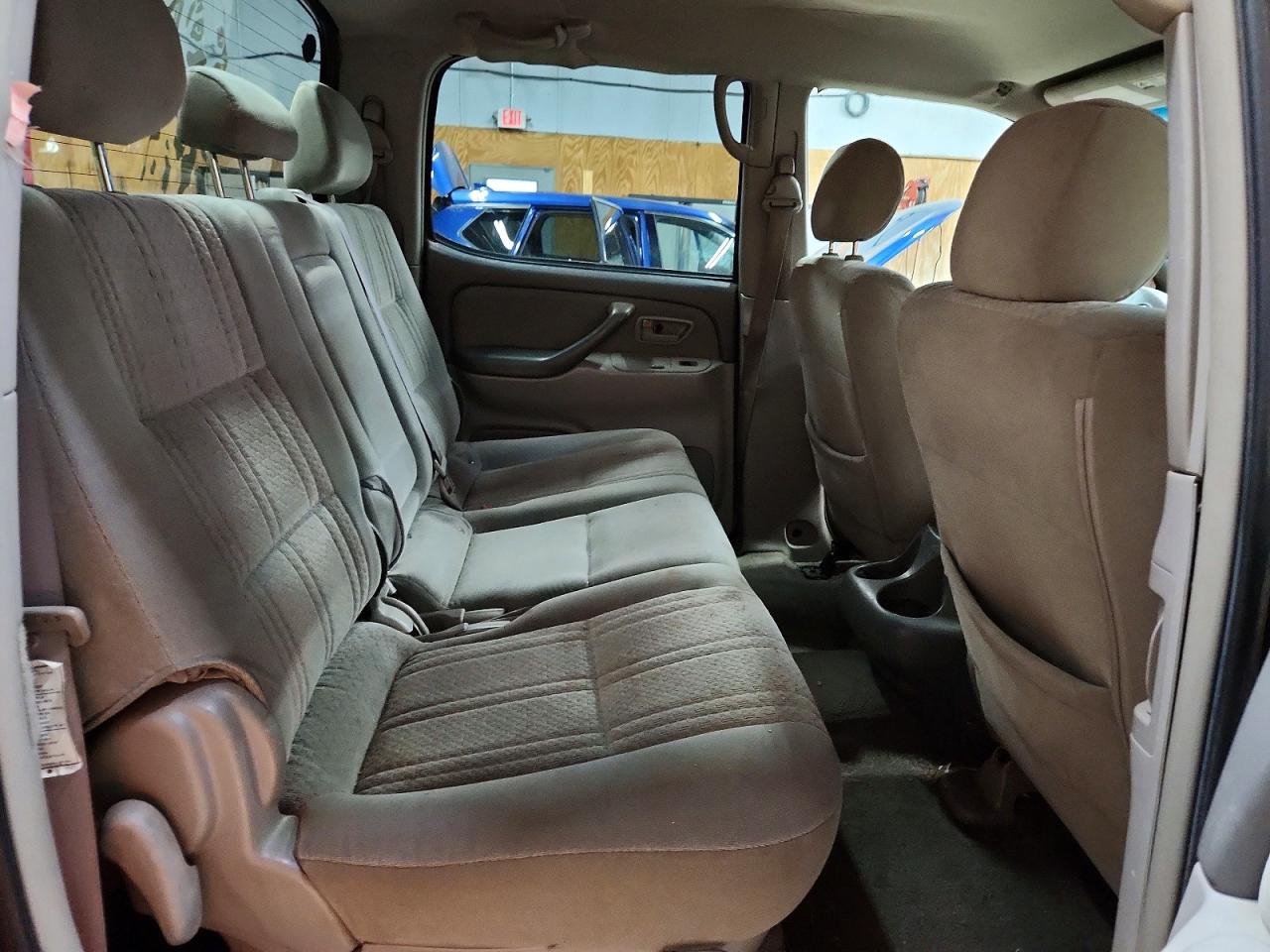 2005 Toyota Tundra VIN 5TBDT44105S477429 photo 10