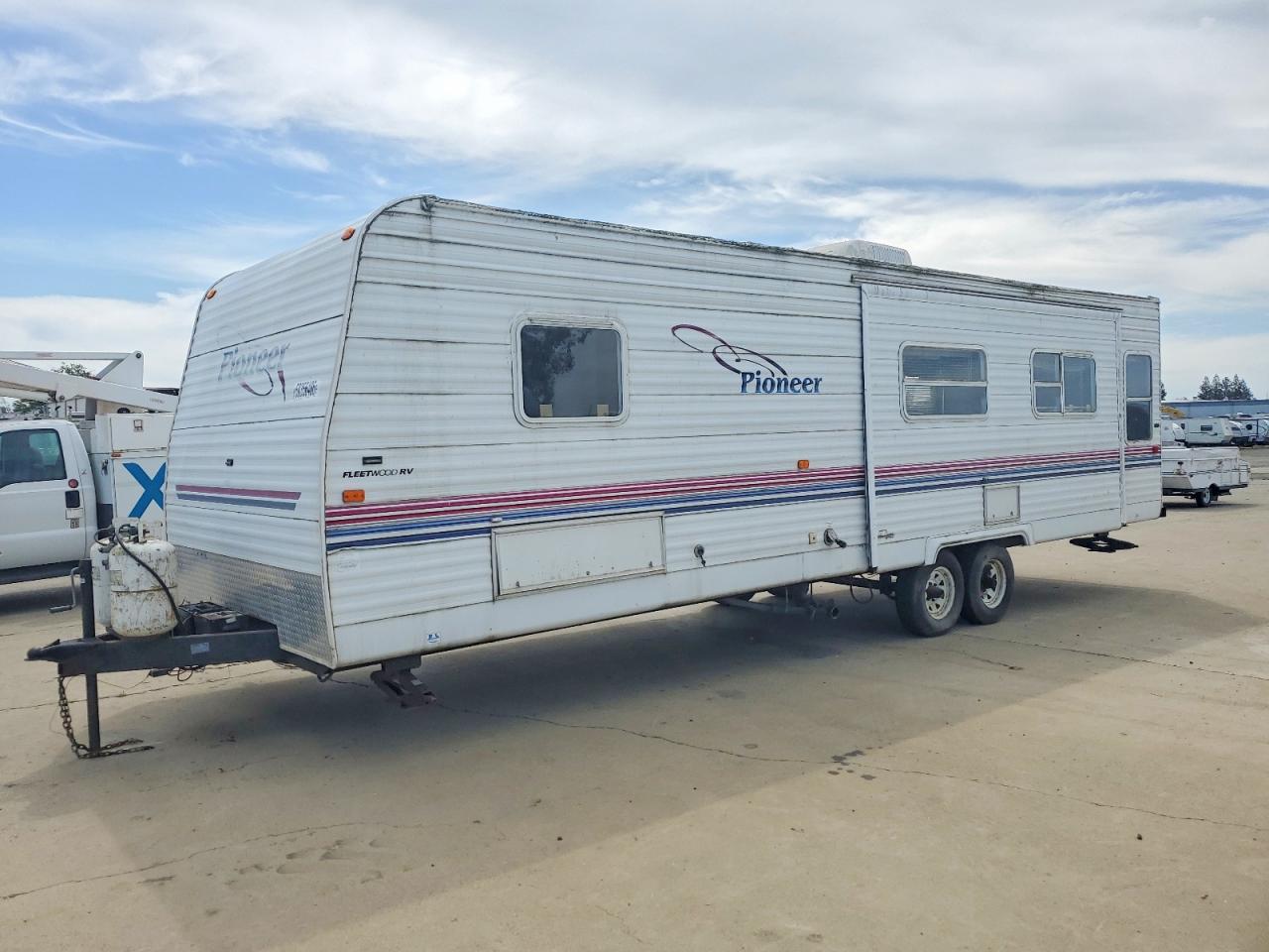 2003 FLEETWOOD Recreation VIN 1EB1T282531588472 photo 2