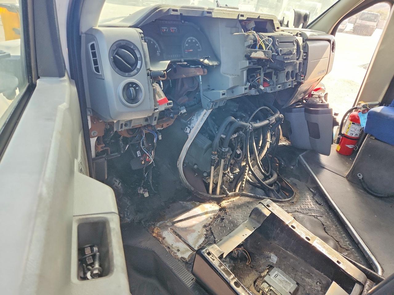 2016 Ford Econoline VIN 1FDFE4FS1GDC08351 photo 8