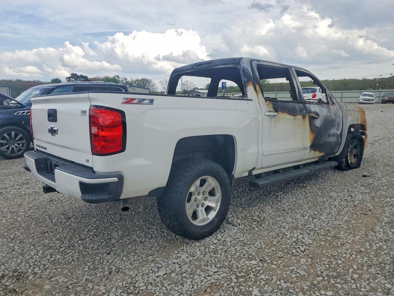 2017 Chevrolet All models VIN 3GCUKREC0HG200144 photo 3