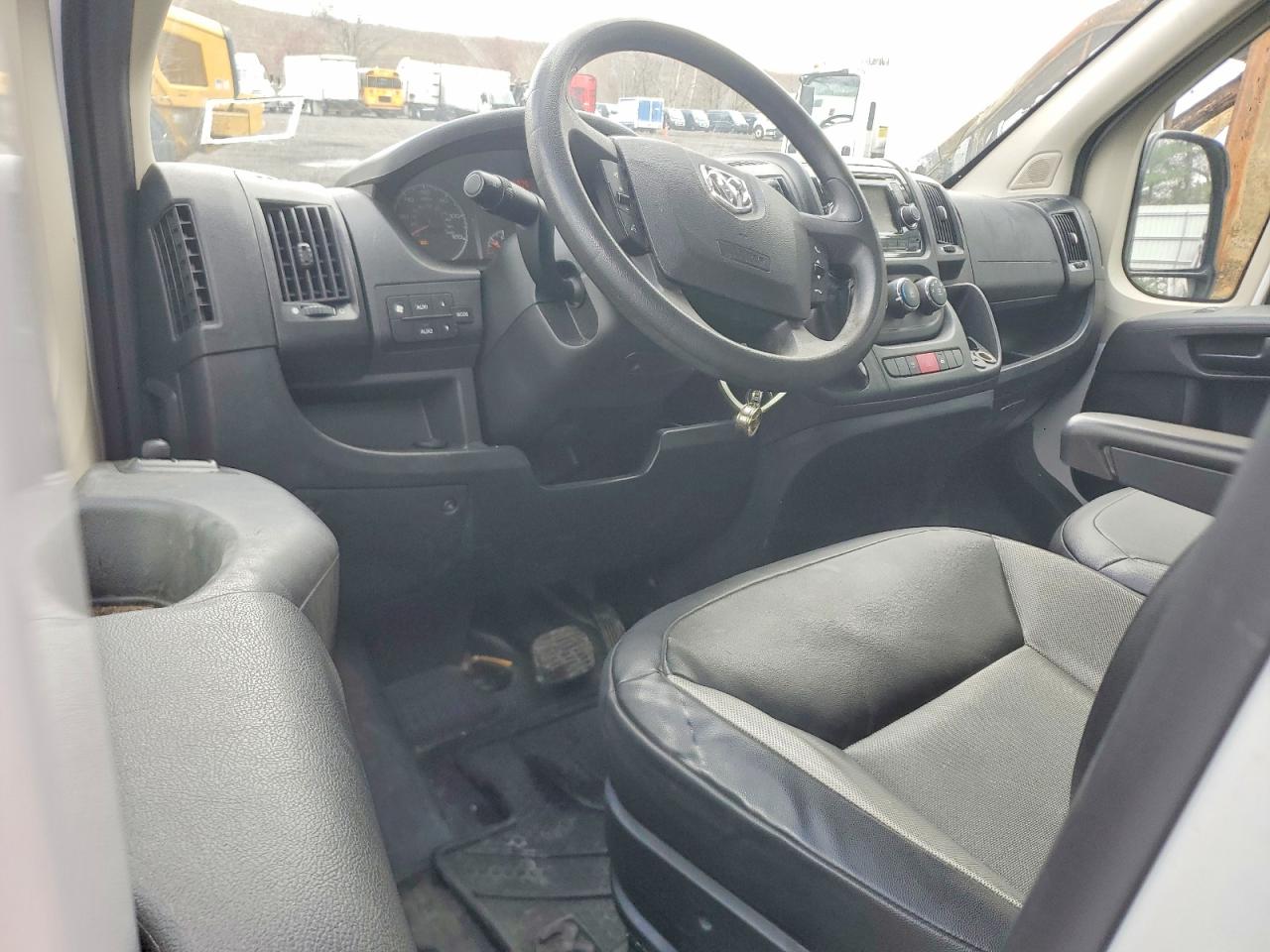 2017 RAM Promaster VIN 3C6URVJG7HE520058 photo 8