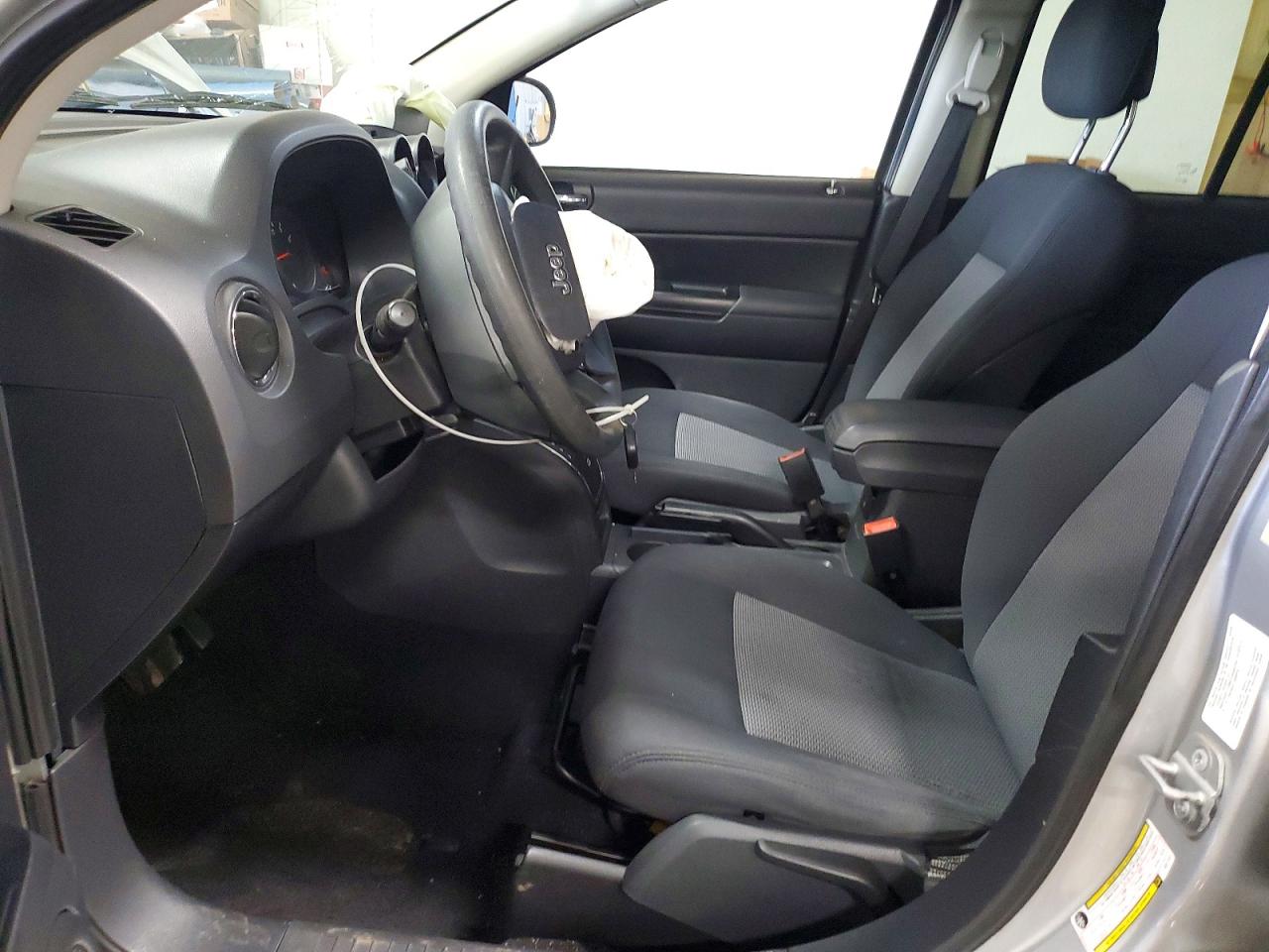 2010 Jeep Compass VIN 1J4NF4FB8AD517913 photo 7