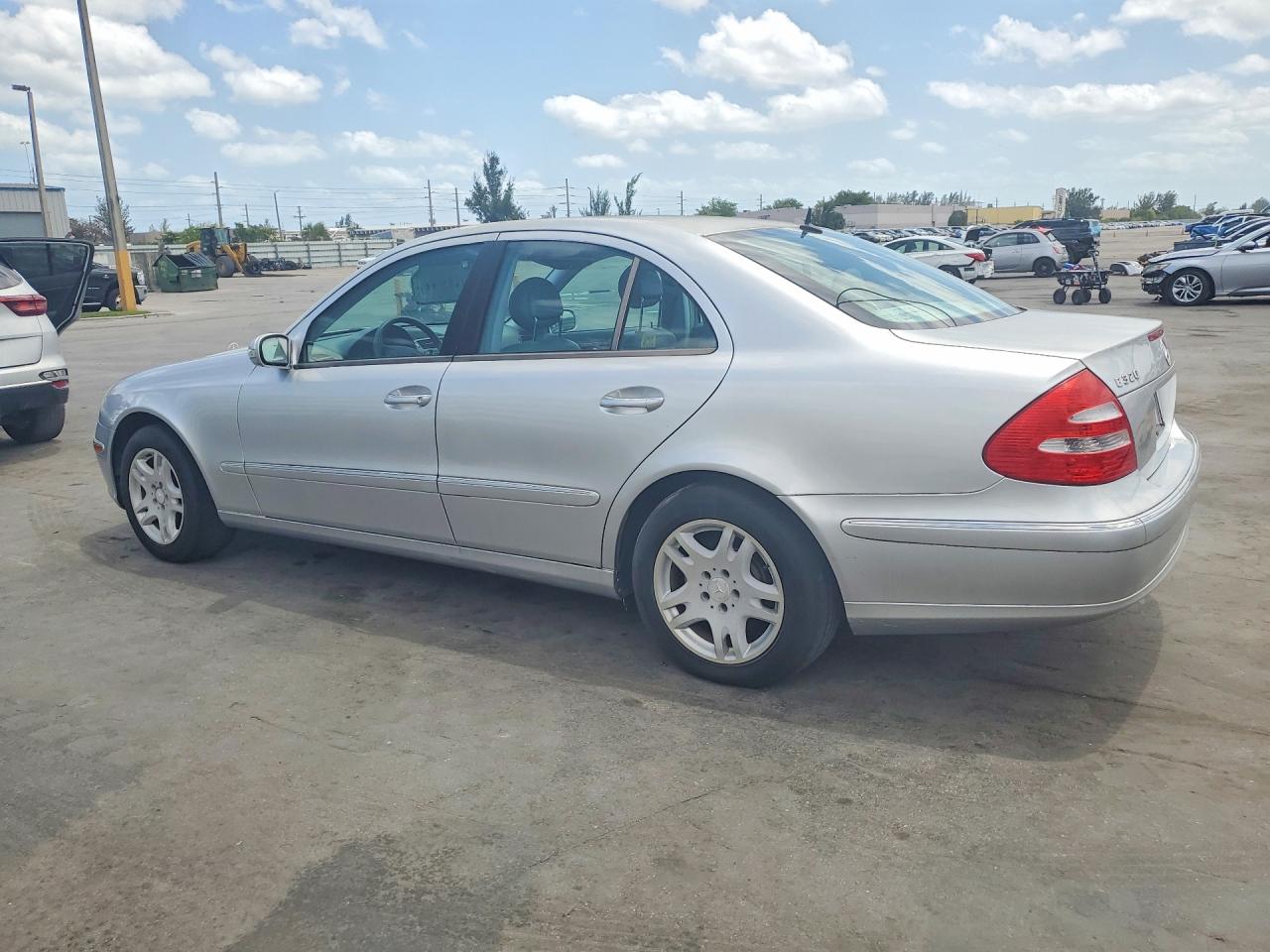 2003 MERCEDES-BENZ E-class VIN WDBUF65J73A174424 photo 2