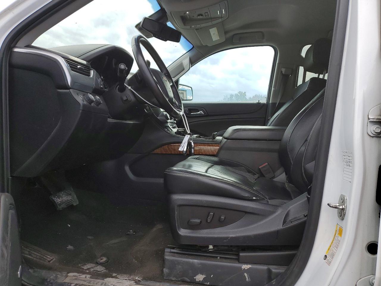 2018 Chevrolet Suburban VIN 1GNSKJKC3JR195550 photo 7