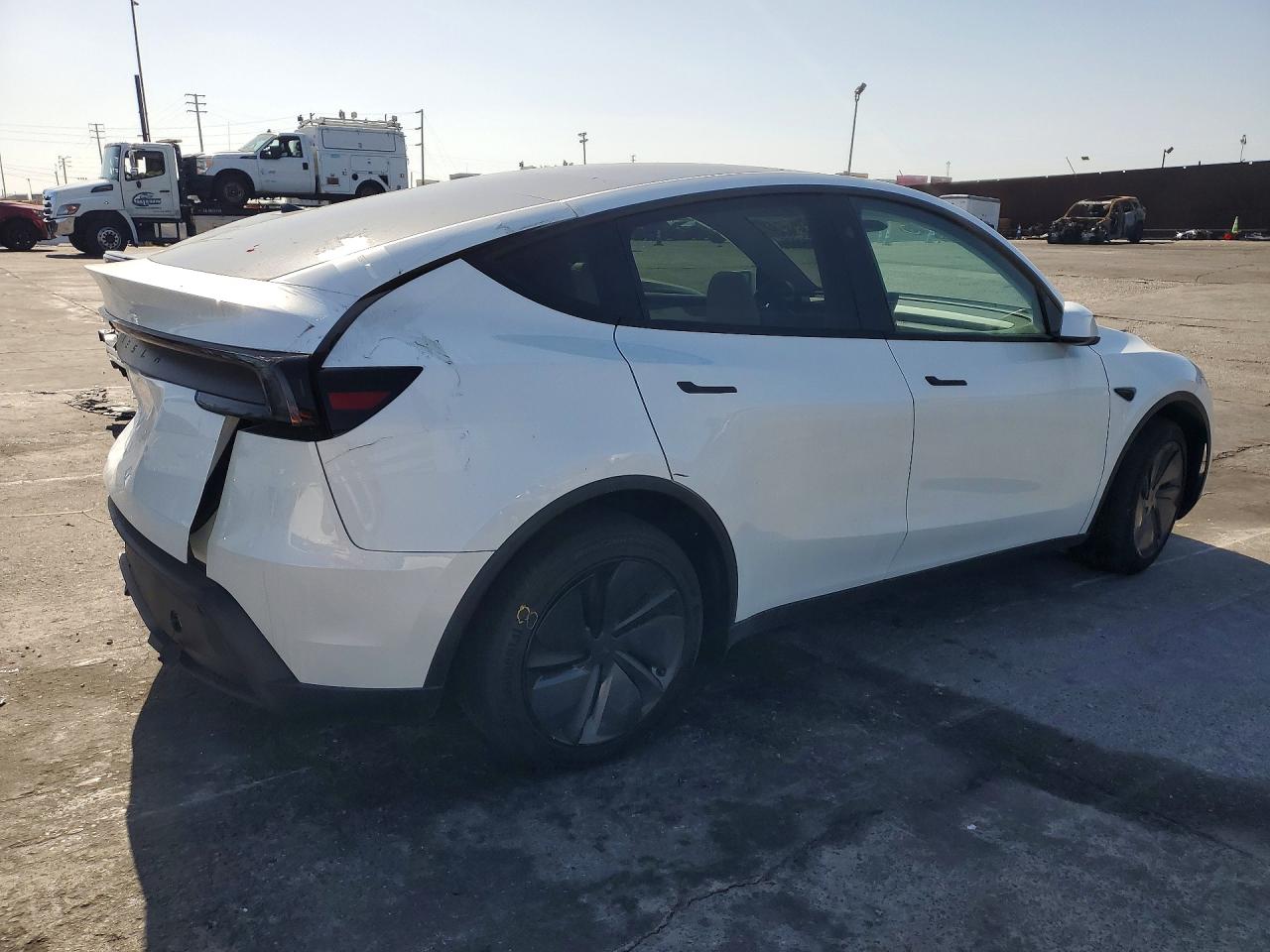 2026 Tesla Model y VIN 7SAYGDED7TF528287 photo 3