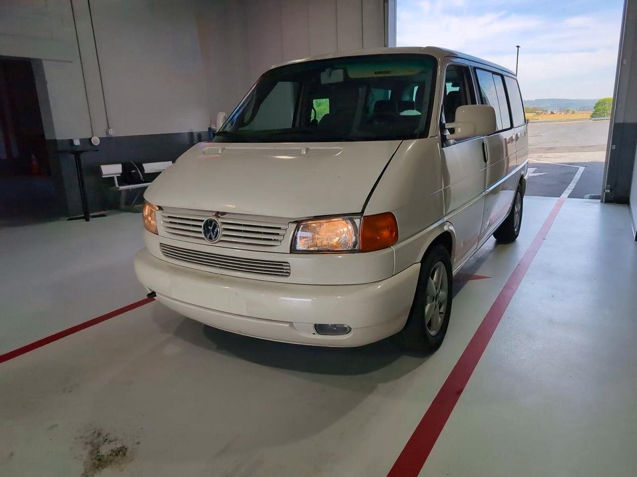 2002 Volkswagen Eurovan VIN WV2KB47042H065049 photo 2