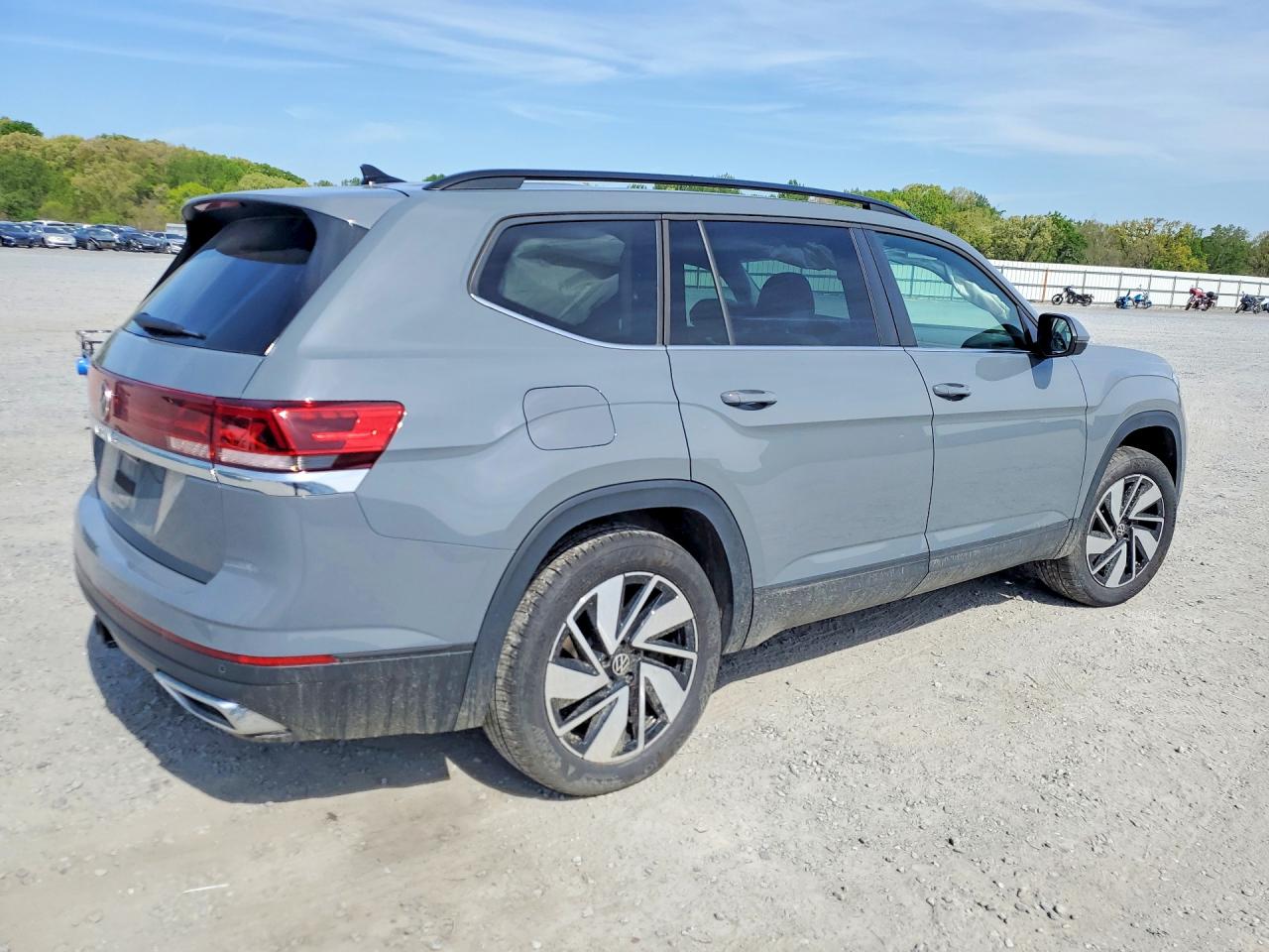 2025 Volkswagen Atlas VIN 1V2JR2CA9SC512513 photo 3