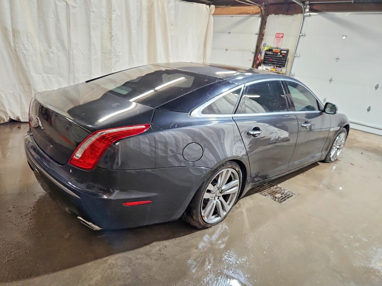 2012 Jaguar Xj VIN SAJWA2GB7CLV30139 photo 3