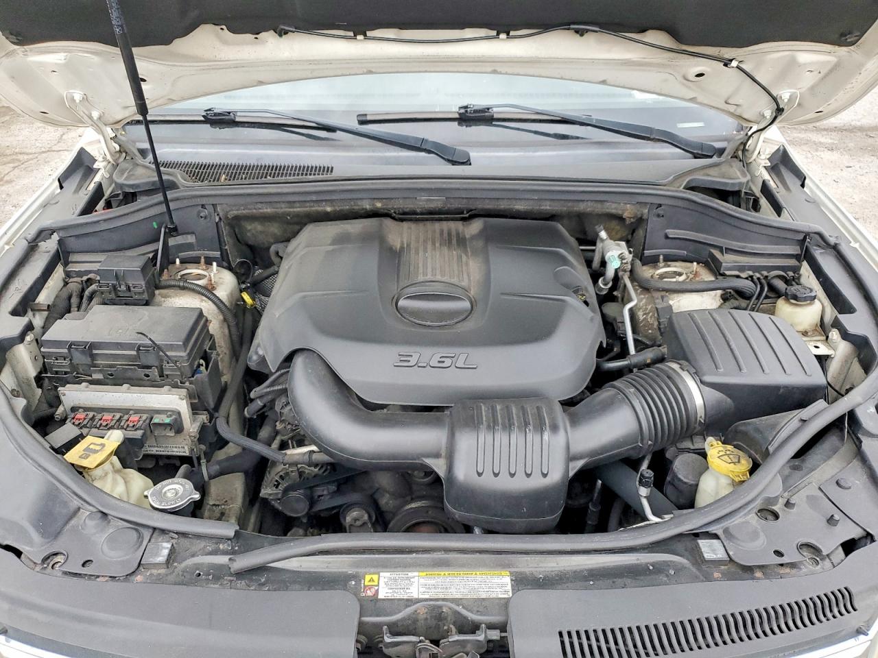 2011 JEEP Cherokee VIN 1J4RR4GG5BC614951 photo 12