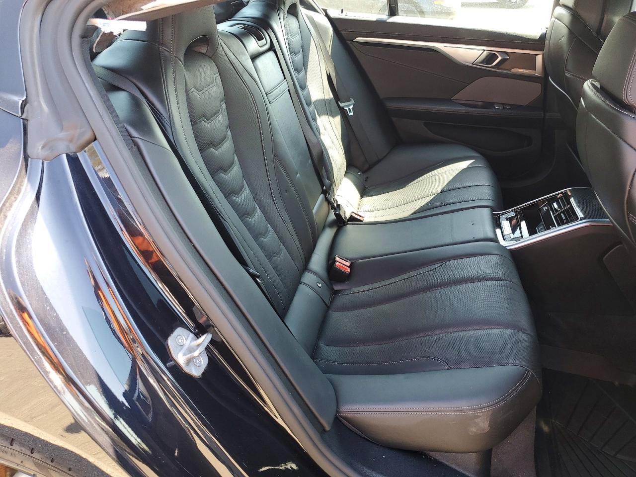 2022 BMW M8 VIN WBAGV8C06NCH89562 photo 10