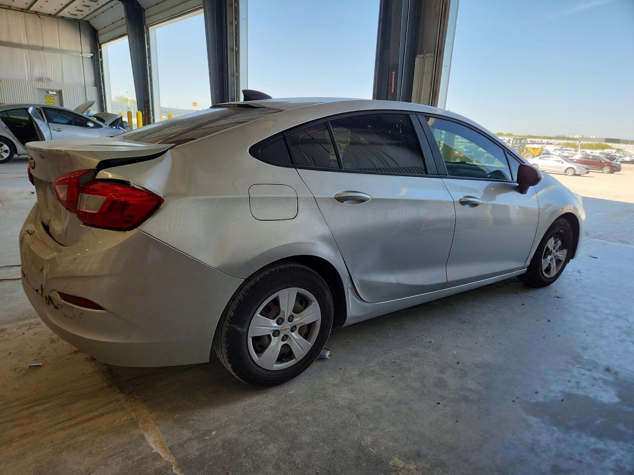 2017 Chevrolet Cruze VIN 1G1BC5SM8H7271381 photo 3