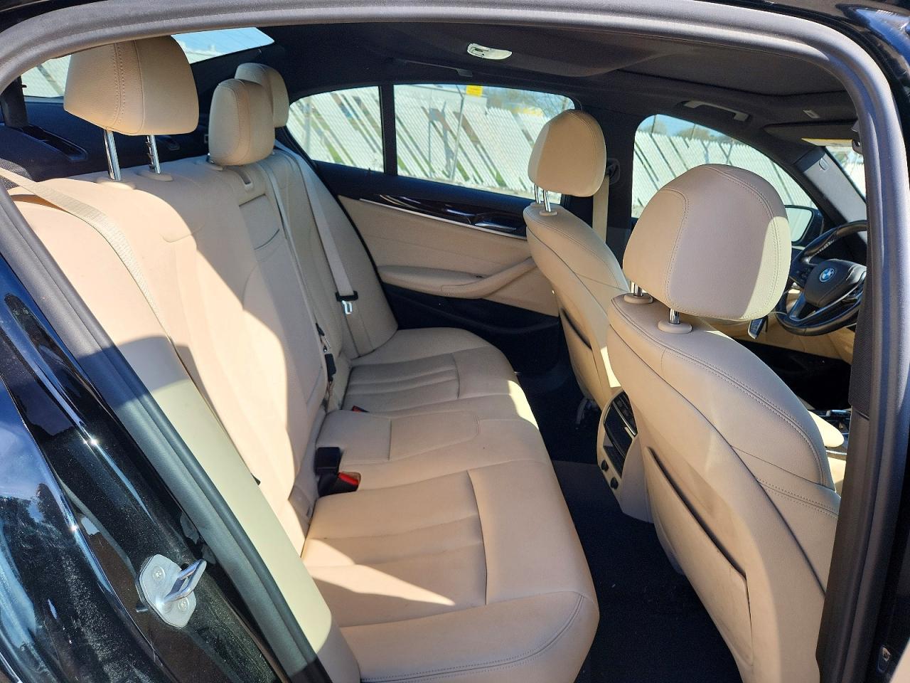 2018 BMW 5 series VIN WBAJA9C5XJB034303 photo 10