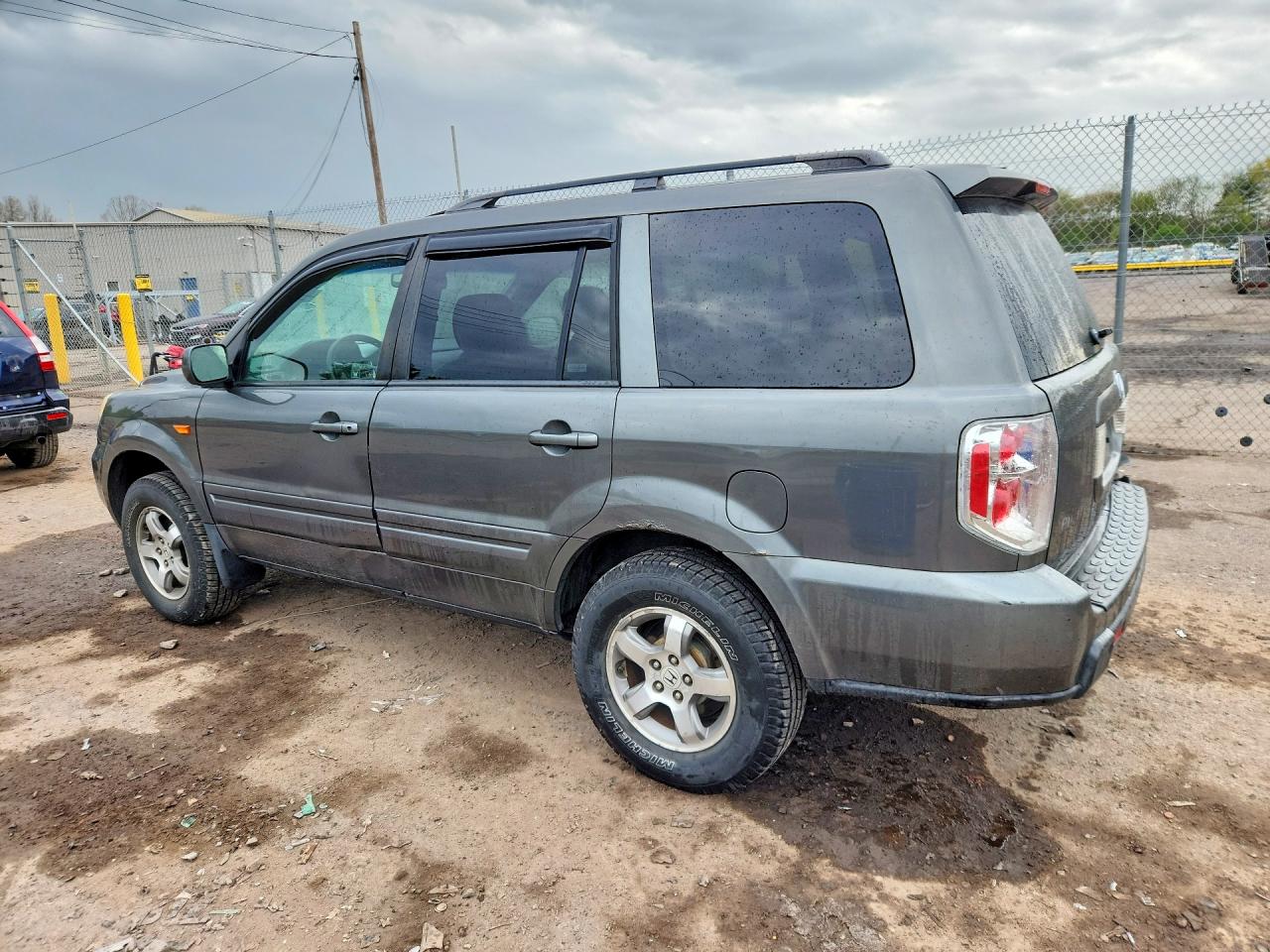 2007 Honda Pilot VIN 2HKYF18587H528776 photo 2