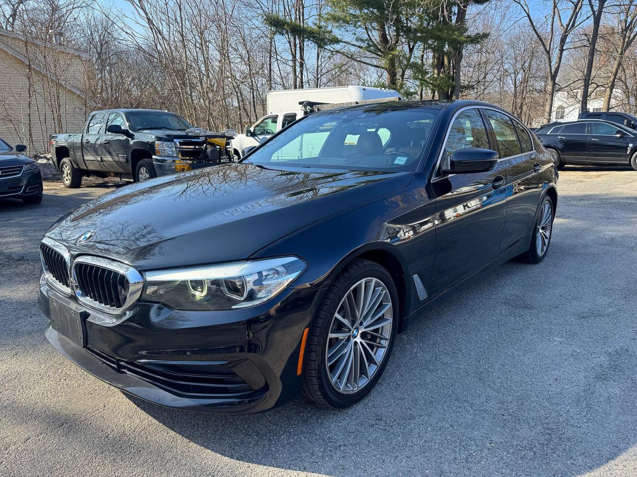 2019 BMW 5 series VIN WBAJE7C58KWW14782 photo 2