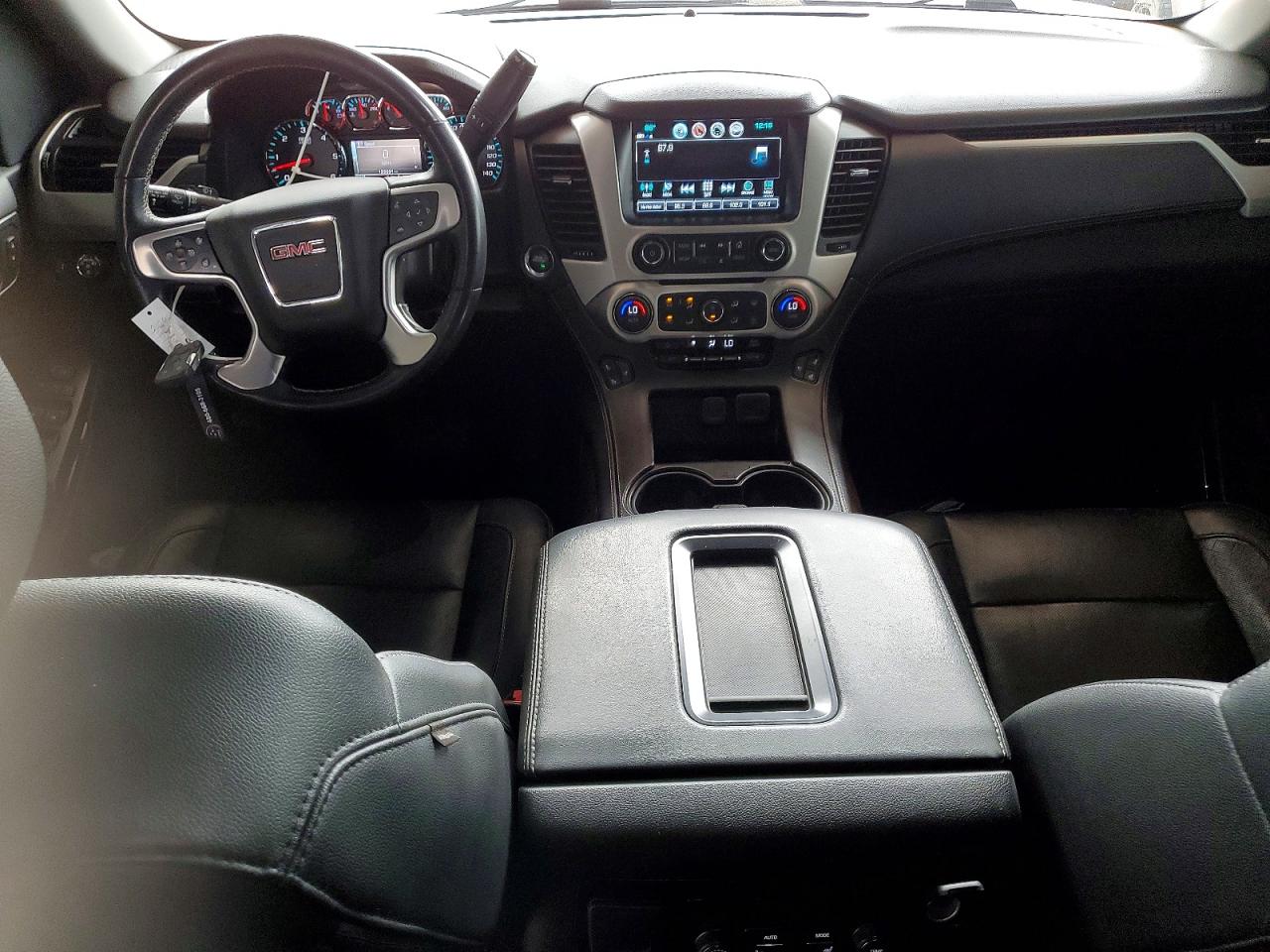 2020 GMC Yukon VIN 1GKS2BKC3LR156849 photo 8