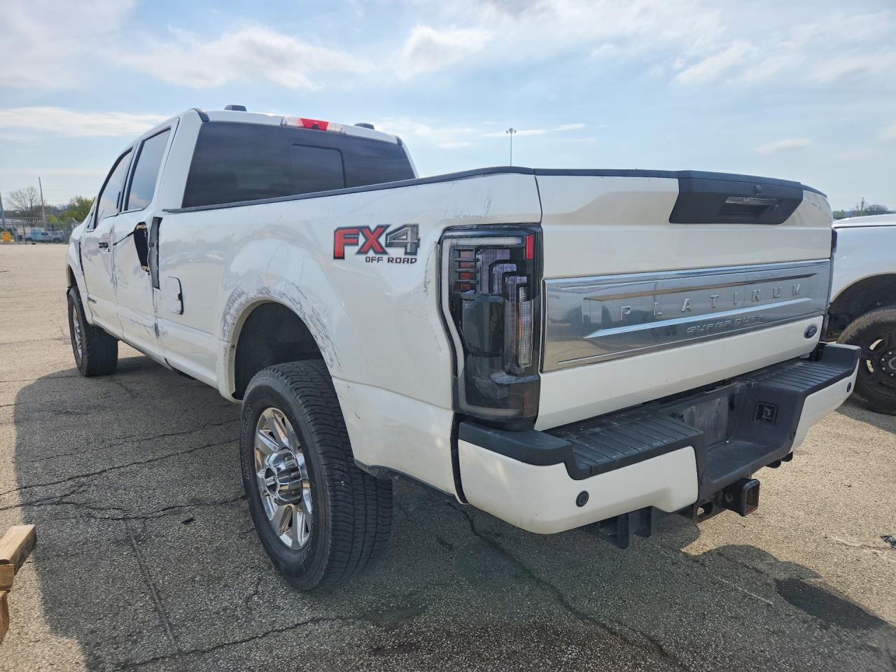 2022 Ford F350 VIN 1FT8W3BT4NEF53190 photo 2