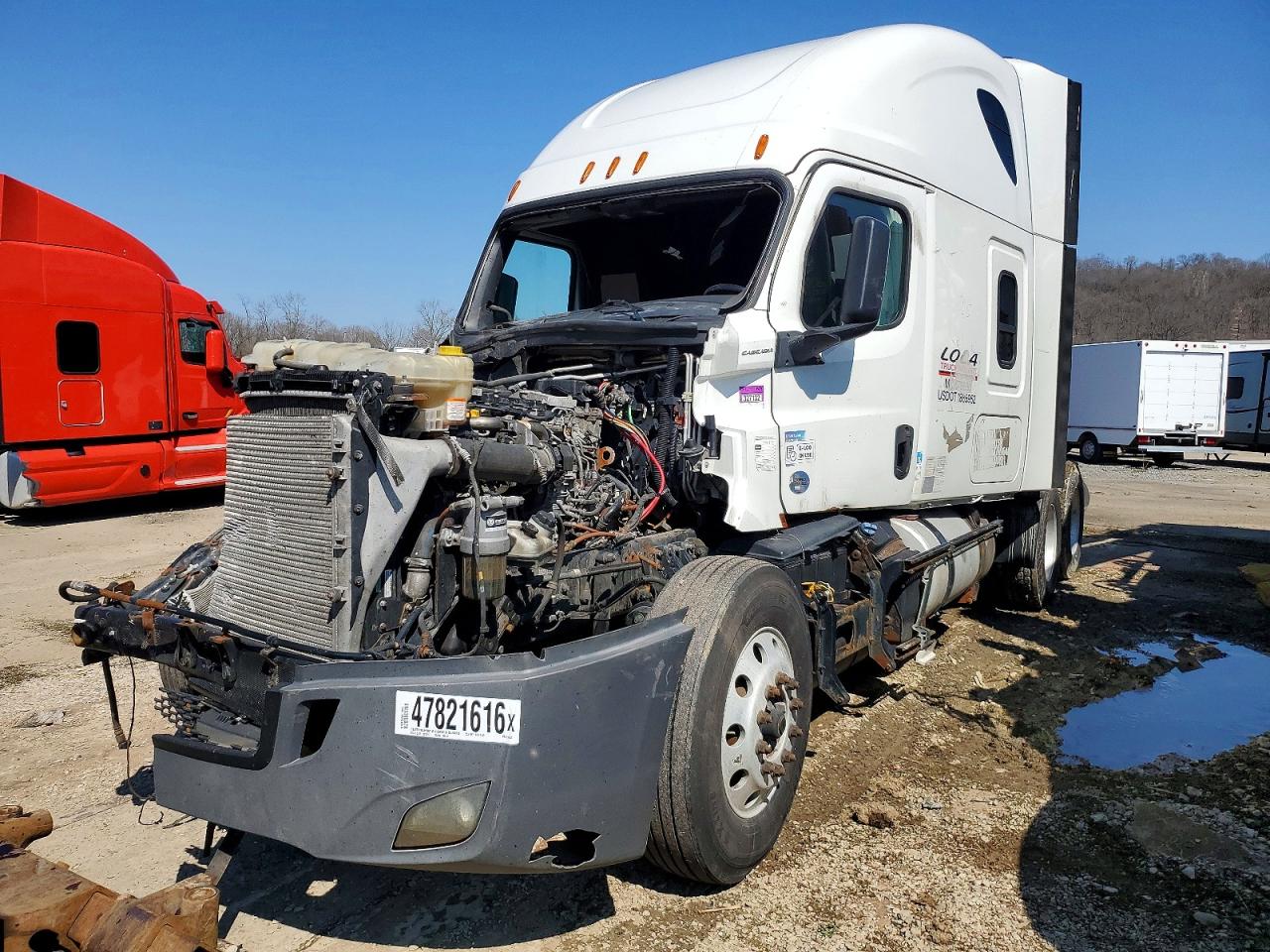 2019 FREIGHTLINER All other VIN 3AKJHHDR9KSKN0646 photo 2