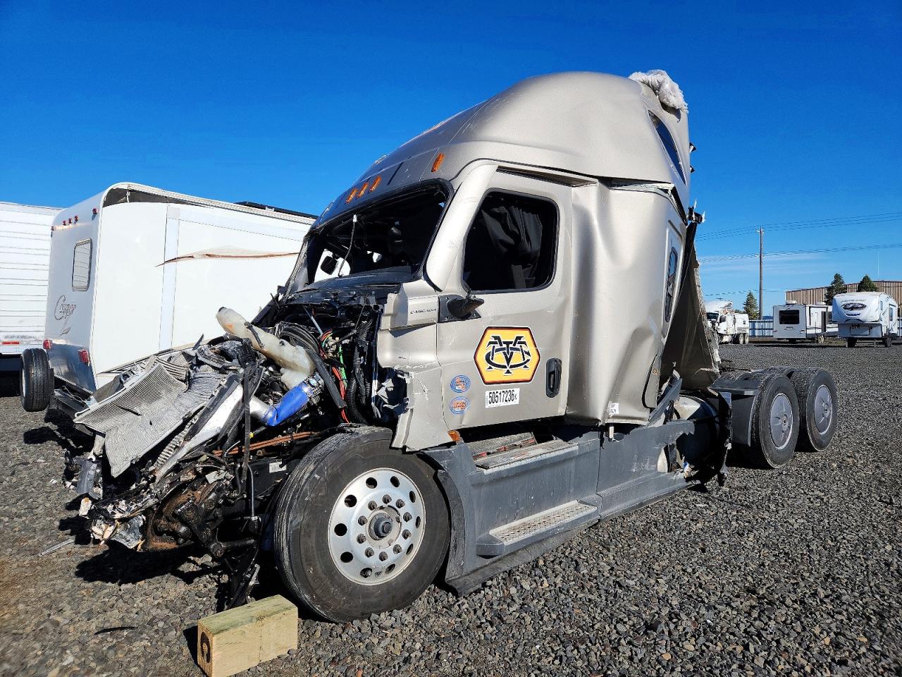 2026 FREIGHTLINER All other VIN 3AKJHHDR3TSWL6741 photo 2