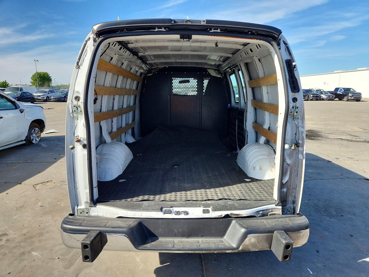 2024 GMC Savana VIN 1GTW7AFP0R1234484 photo 6