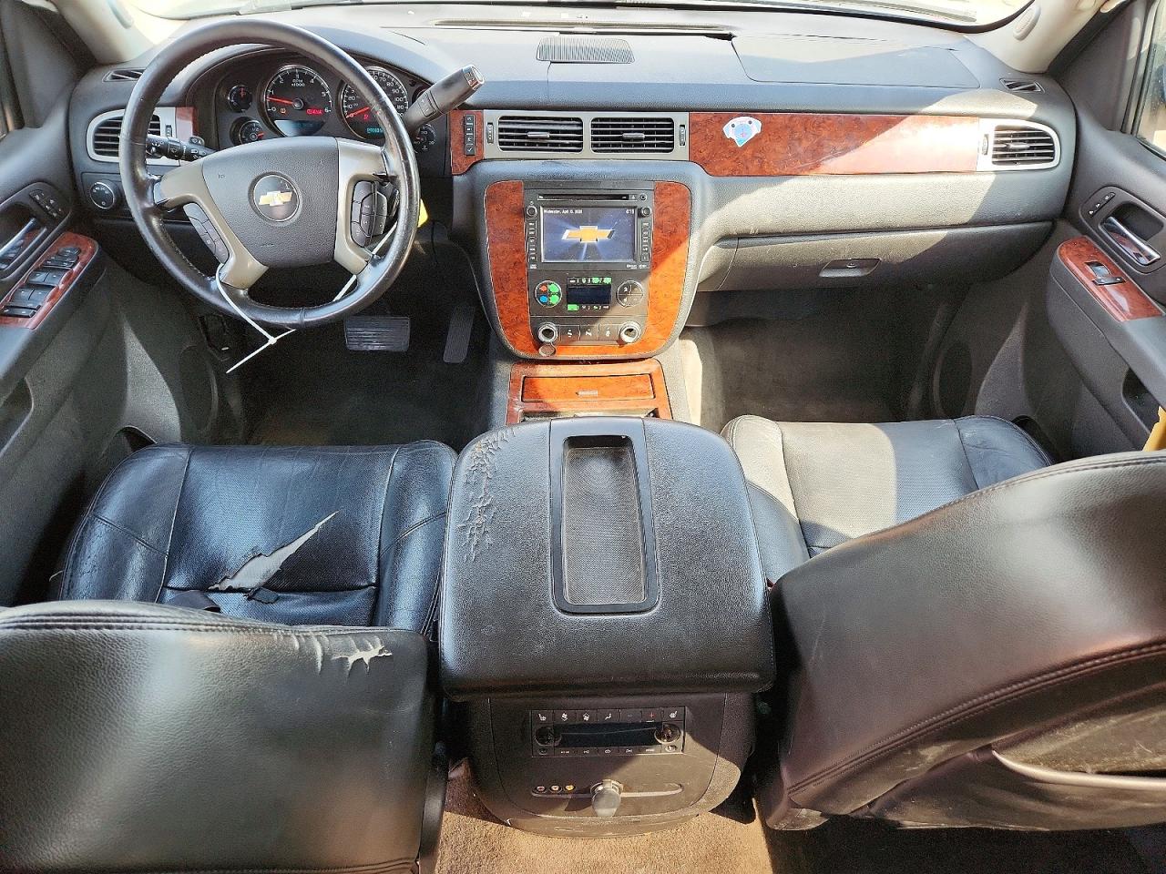 2013 Chevrolet Suburban VIN 1GNSKKE7XDR305406 photo 8